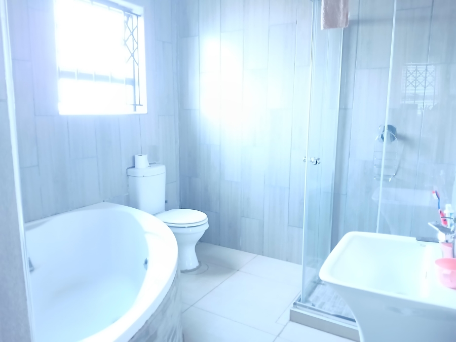 3 Bedroom Property for Sale in Flamwood North West